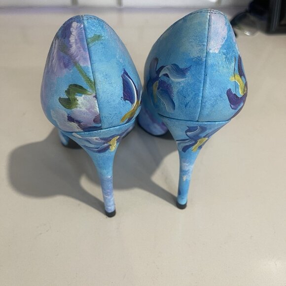 Stuart Weitzman Women's High-Heel Pump Shoes - Picture 8 of 10